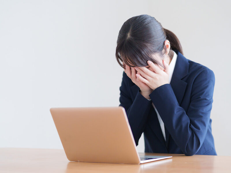 契約期間途中の解雇は許される？